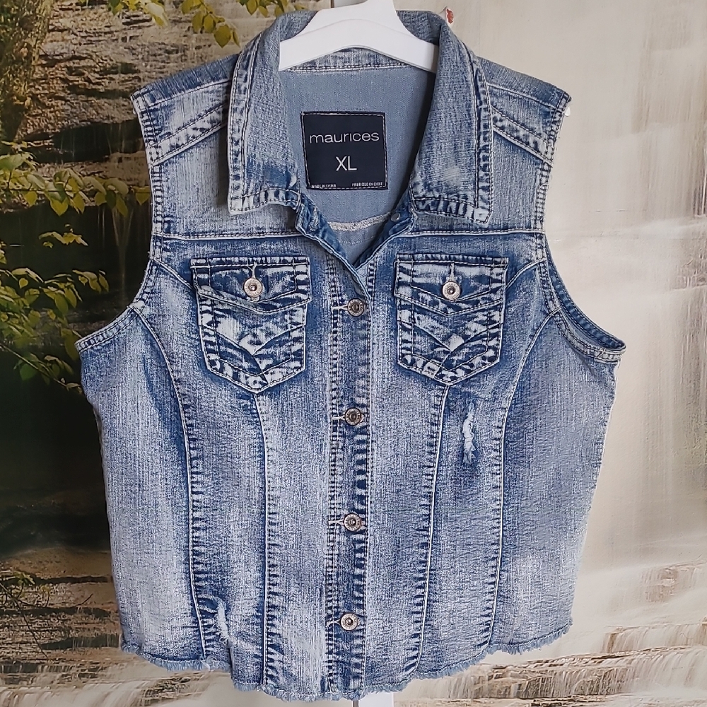 Maurices XL Distressed sleeveless Denim Blue Jean button up jacket vest